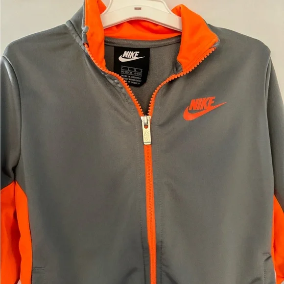 💜3/$15 Nike Jacket - Picture 2 of 7